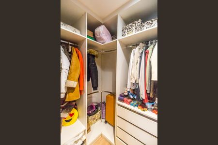 Apartamento para alugar com 232m², 3 quartos e 3 vagas Apartamento para alugar com 232m², 3 quartos e 3 vagasCloset da Suíte 1