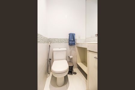 Apartamento para alugar com 232m², 3 quartos e 3 vagas Apartamento para alugar com 232m², 3 quartos e 3 vagasBanheiro da Suíte 2