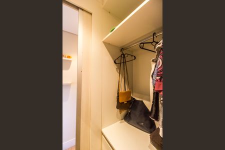 Apartamento para alugar com 232m², 3 quartos e 3 vagas Apartamento para alugar com 232m², 3 quartos e 3 vagasCloset da suíte 2