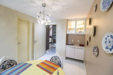 Apartamento para alugar com 232m², 3 quartos e 3 vagas Apartamento para alugar com 232m², 3 quartos e 3 vagasCopa