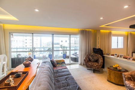 Apartamento para alugar com 232m², 3 quartos e 3 vagas Apartamento para alugar com 232m², 3 quartos e 3 vagasSala