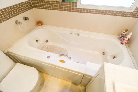 Apartamento para alugar com 232m², 3 quartos e 3 vagas Apartamento para alugar com 232m², 3 quartos e 3 vagasBanheiro da Suíte 1