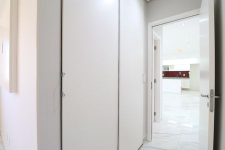 Apartamento à venda com 83m², 2 quartos e 2 vagasCorredor