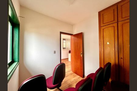 Casa à venda com 500m², 5 quartos e 10 vagas Casa à venda com 500m², 5 quartos e 10 vagasQuarto 4