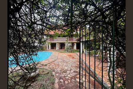 Casa à venda com 500m², 5 quartos e 10 vagas Casa à venda com 500m², 5 quartos e 10 vagasQuintal