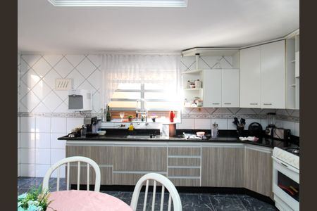 Casa à venda com 330m², 6 quartos e 3 vagas Casa à venda com 330m², 6 quartos e 3 vagasCozinha