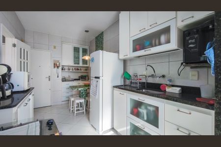 Apartamento à venda com 112m², 3 quartos e 3 vagas Apartamento à venda com 112m², 3 quartos e 3 vagasCozinha