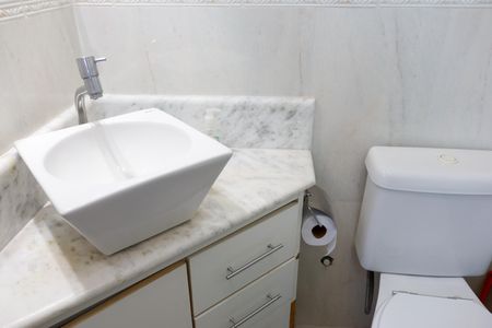 Apartamento à venda com 73m², 3 quartos e 1 vaga Apartamento à venda com 73m², 3 quartos e 1 vagaBanheiro da Suíte 2