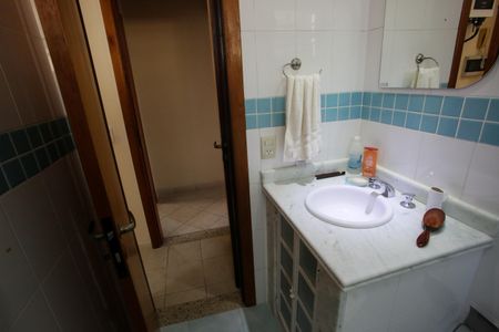 Casa para alugar com 297m², 3 quartos e 3 vagas Casa para alugar com 297m², 3 quartos e 3 vagasbanheiro do Quarto Suíte 2