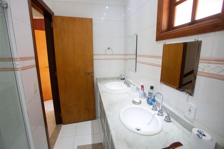 Casa para alugar com 297m², 3 quartos e 3 vagas Casa para alugar com 297m², 3 quartos e 3 vagasBanheiro do Quarto Suíte 1