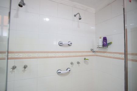 Casa para alugar com 297m², 3 quartos e 3 vagas Casa para alugar com 297m², 3 quartos e 3 vagasBanheiro do Quarto Suíte 1