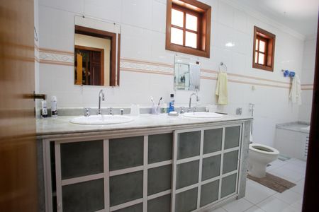 Casa para alugar com 297m², 3 quartos e 3 vagas Casa para alugar com 297m², 3 quartos e 3 vagasBanheiro do Quarto Suíte 1