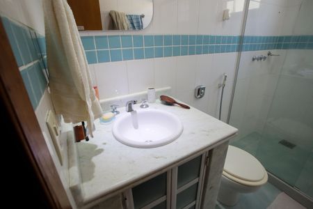 Casa para alugar com 297m², 3 quartos e 3 vagas Casa para alugar com 297m², 3 quartos e 3 vagasbanheiro do Quarto Suíte 2