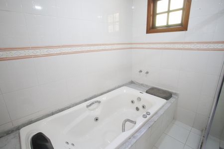 Casa para alugar com 297m², 3 quartos e 3 vagas Casa para alugar com 297m², 3 quartos e 3 vagasBanheiro do Quarto Suíte 1