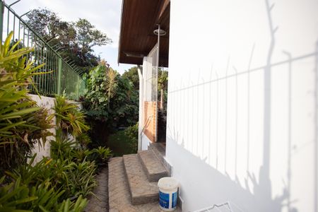 Casa à venda com 370m², 4 quartos e 6 vagas Casa à venda com 370m², 4 quartos e 6 vagasÁrea externa