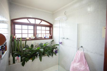 Casa à venda com 370m², 4 quartos e 6 vagas Casa à venda com 370m², 4 quartos e 6 vagasBanheiro da Suíte 1