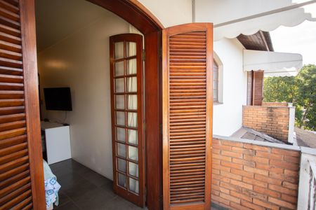 Casa à venda com 370m², 4 quartos e 6 vagas Casa à venda com 370m², 4 quartos e 6 vagasVaranda