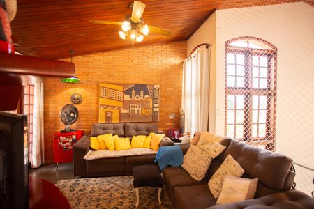 Casa à venda com 370m², 4 quartos e 6 vagas Casa à venda com 370m², 4 quartos e 6 vagasSala 2