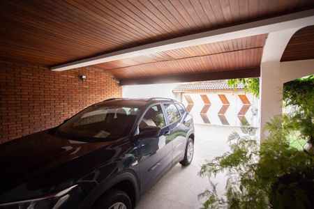 Casa à venda com 370m², 4 quartos e 6 vagas Casa à venda com 370m², 4 quartos e 6 vagasGaragem