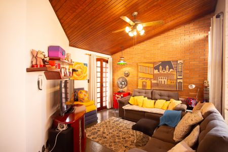 Casa à venda com 370m², 4 quartos e 6 vagas Casa à venda com 370m², 4 quartos e 6 vagasSala 2