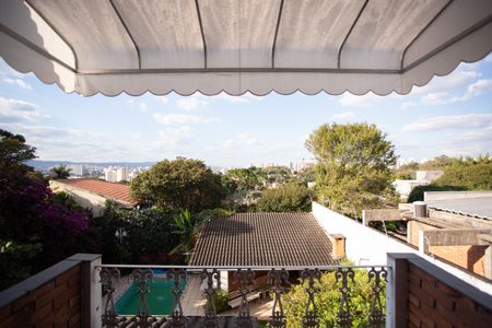 Casa à venda com 370m², 4 quartos e 6 vagas Casa à venda com 370m², 4 quartos e 6 vagasVaranda