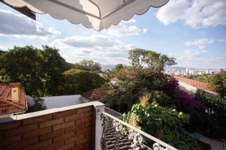 Casa à venda com 370m², 4 quartos e 6 vagas Casa à venda com 370m², 4 quartos e 6 vagasVaranda da Suíte 1