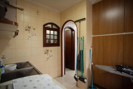 Casa à venda com 370m², 4 quartos e 6 vagas Casa à venda com 370m², 4 quartos e 6 vagasÁrea de Serviço