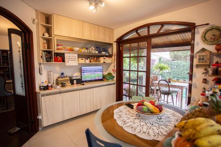 Casa à venda com 370m², 4 quartos e 6 vagas Casa à venda com 370m², 4 quartos e 6 vagasCozinha