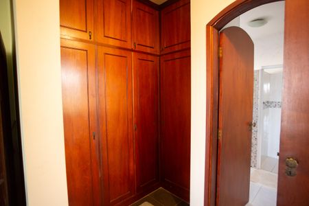 Casa à venda com 370m², 4 quartos e 6 vagas Casa à venda com 370m², 4 quartos e 6 vagasSuíte 3