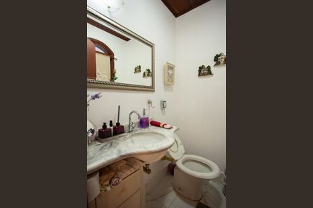 Casa à venda com 370m², 4 quartos e 6 vagas Casa à venda com 370m², 4 quartos e 6 vagasLavabo