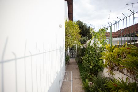 Casa à venda com 370m², 4 quartos e 6 vagas Casa à venda com 370m², 4 quartos e 6 vagasÁrea externa