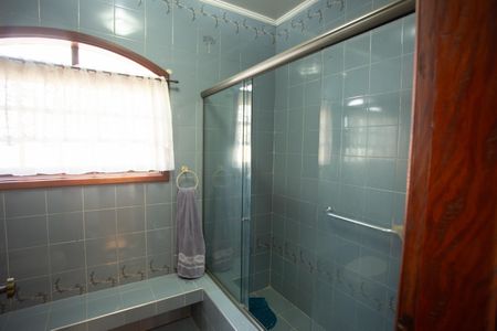 Casa à venda com 370m², 4 quartos e 6 vagas Casa à venda com 370m², 4 quartos e 6 vagasBanheiro da Suíte 2