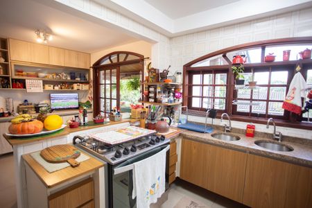 Casa à venda com 370m², 4 quartos e 6 vagas Casa à venda com 370m², 4 quartos e 6 vagasCozinha