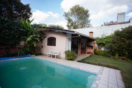 Casa à venda com 370m², 4 quartos e 6 vagas Casa à venda com 370m², 4 quartos e 6 vagasÁrea externa