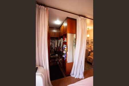 Casa à venda com 370m², 4 quartos e 6 vagas Casa à venda com 370m², 4 quartos e 6 vagasSuíte 1