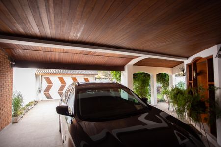 Casa à venda com 370m², 4 quartos e 6 vagas Casa à venda com 370m², 4 quartos e 6 vagasGaragem