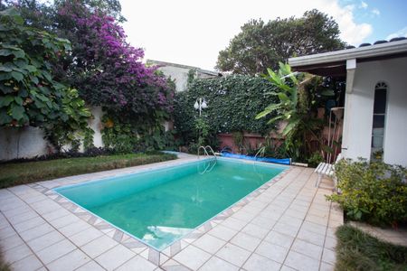 Casa à venda com 370m², 4 quartos e 6 vagas Casa à venda com 370m², 4 quartos e 6 vagasÁrea externa