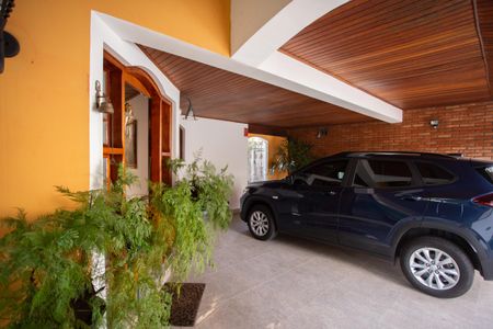 Casa à venda com 370m², 4 quartos e 6 vagas Casa à venda com 370m², 4 quartos e 6 vagasFrente