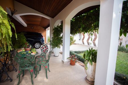 Casa à venda com 370m², 4 quartos e 6 vagas Casa à venda com 370m², 4 quartos e 6 vagasFrente