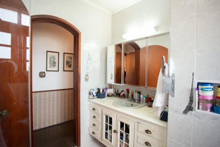 Casa à venda com 370m², 4 quartos e 6 vagas Casa à venda com 370m², 4 quartos e 6 vagasBanheiro da Suíte 1