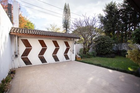 Casa à venda com 370m², 4 quartos e 6 vagas Casa à venda com 370m², 4 quartos e 6 vagasEntrada