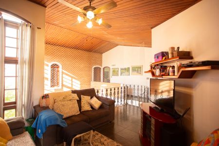 Casa à venda com 370m², 4 quartos e 6 vagas Casa à venda com 370m², 4 quartos e 6 vagasSala 2