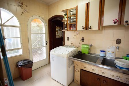 Casa à venda com 370m², 4 quartos e 6 vagas Casa à venda com 370m², 4 quartos e 6 vagasÁrea de Serviço