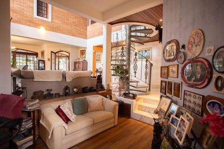 Casa à venda com 370m², 4 quartos e 6 vagas Casa à venda com 370m², 4 quartos e 6 vagasSala 2