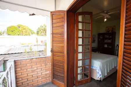 Casa à venda com 370m², 4 quartos e 6 vagas Casa à venda com 370m², 4 quartos e 6 vagasVaranda