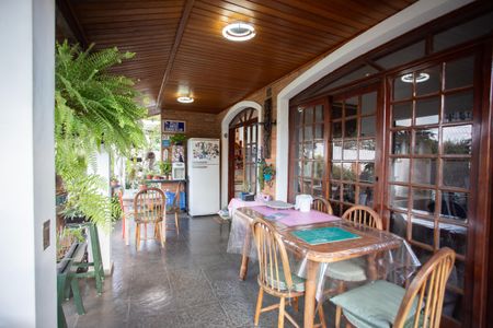 Casa à venda com 370m², 4 quartos e 6 vagas Casa à venda com 370m², 4 quartos e 6 vagasVaranda Gourmet