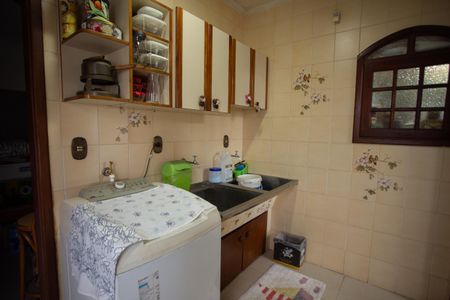 Casa à venda com 370m², 4 quartos e 6 vagas Casa à venda com 370m², 4 quartos e 6 vagasÁrea de Serviço