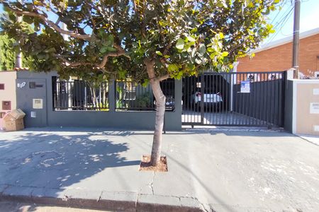 Casa à venda com 250m², 4 quartos e 3 vagasFachada