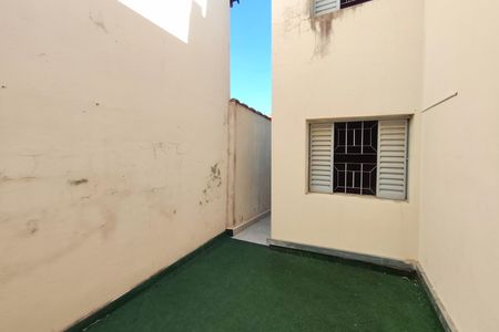Casa à venda com 250m², 4 quartos e 3 vagasQuintal - Fundos