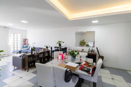 Casa à venda com 200m², 3 quartos e 2 vagasSala 1